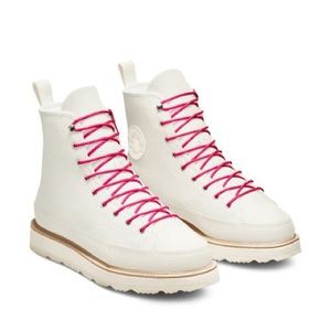Converse Unisex Chuck Taylor® Crafted Boot in Egret
